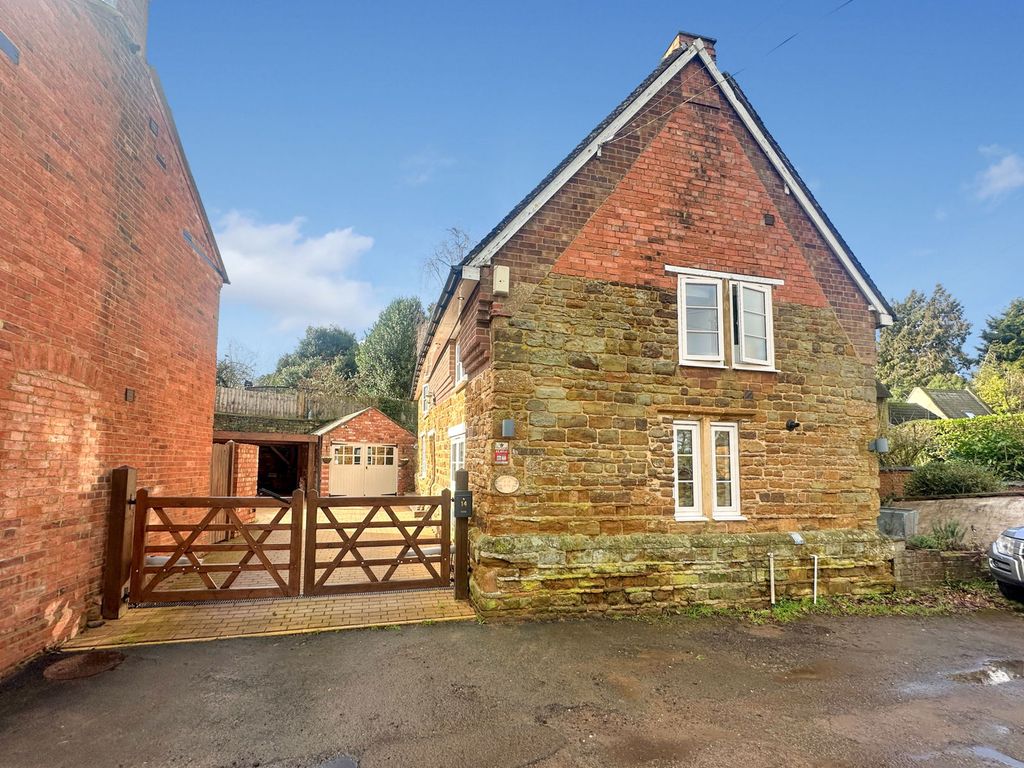 Property photo 2 of 25