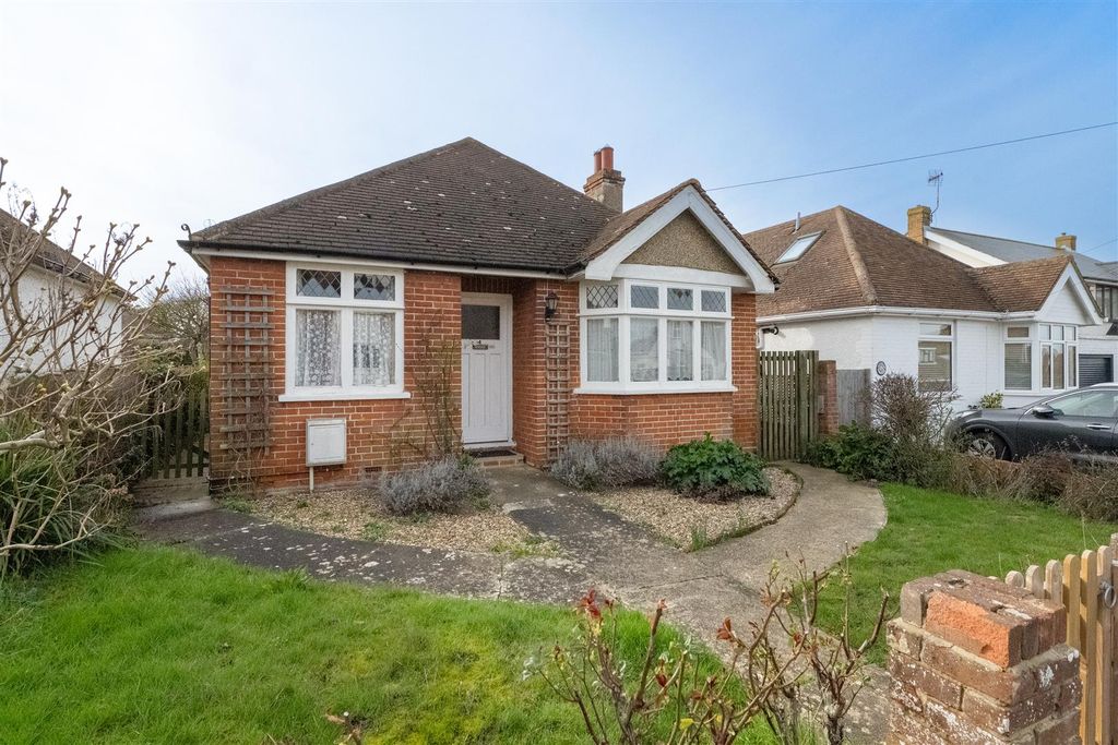 Property photo 1 of 12 Seymour Avenue, Whitstable