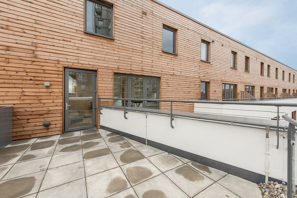 Property photo 2 of 10 Balcony