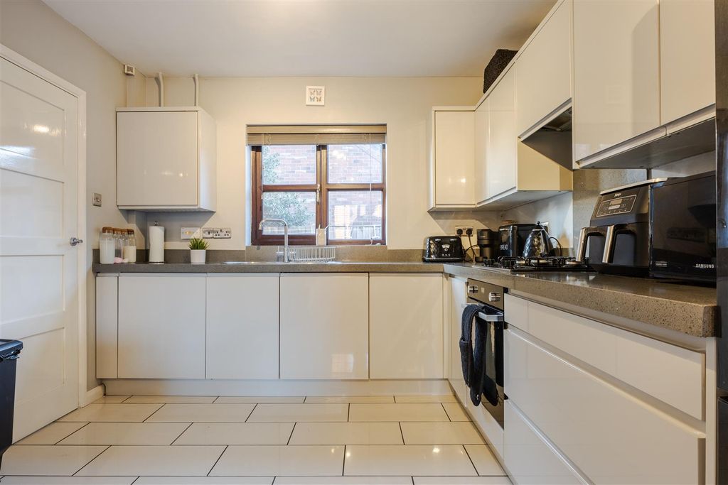 Property photo 3 of 15 Kitchen Diner