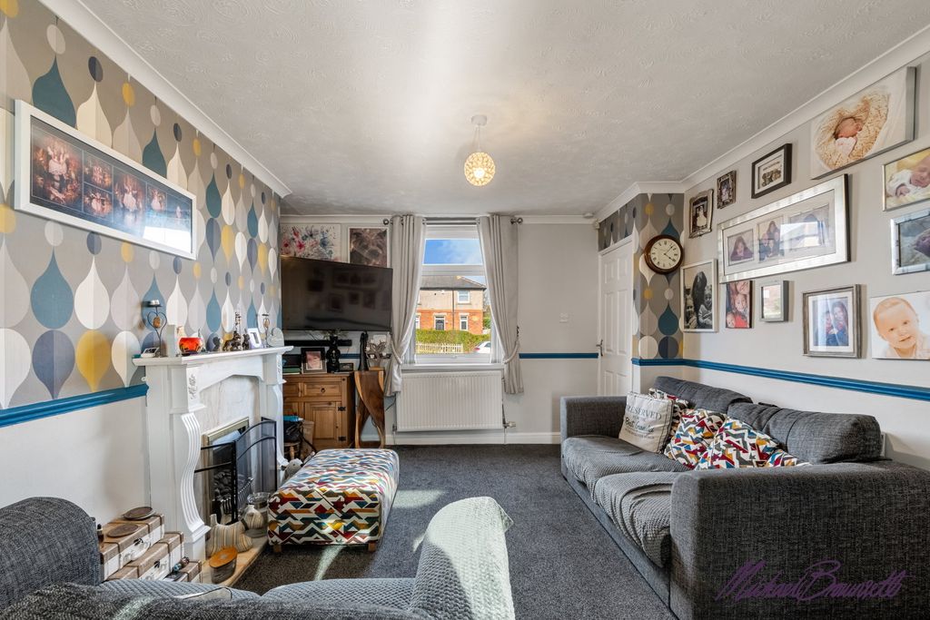 Property photo 2 of 25