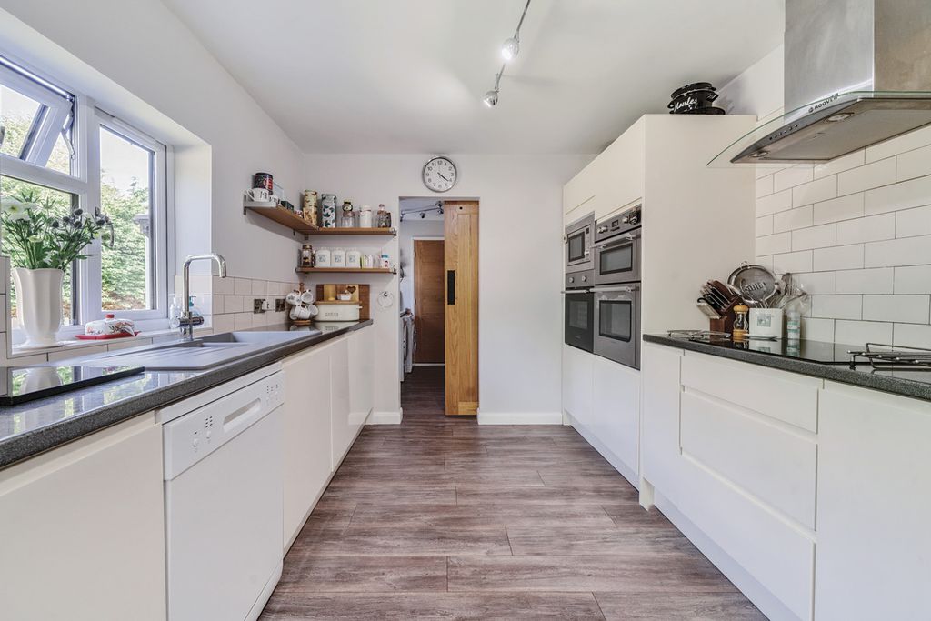 Property photo 3 of 21