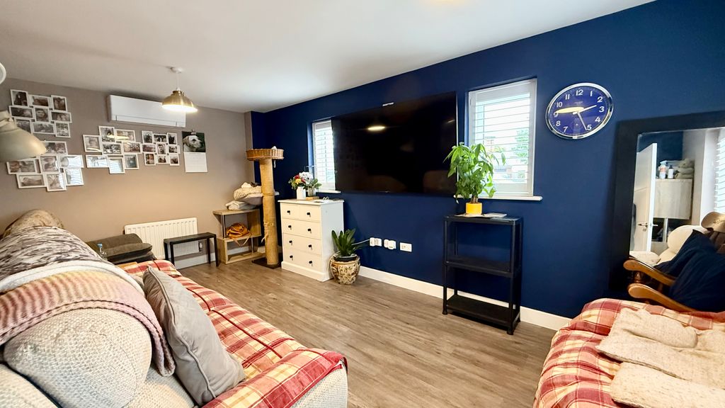 Property photo 3 of 14 Living Room