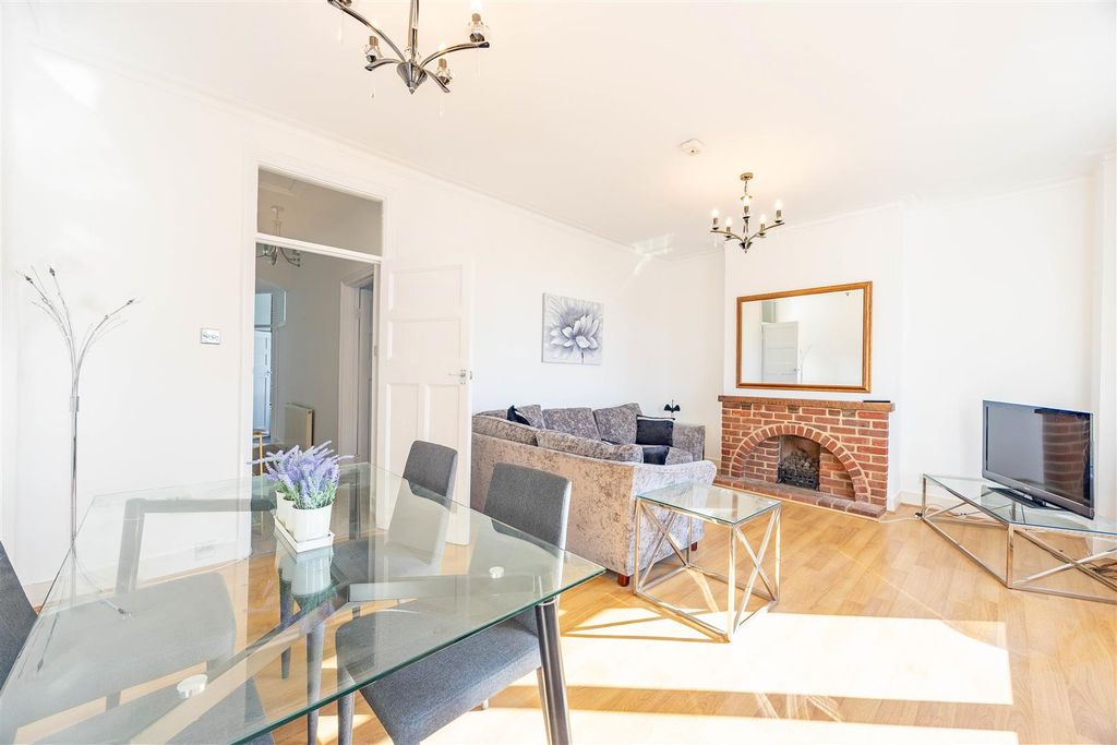 Property photo 2 of 21 Lounge/Diner