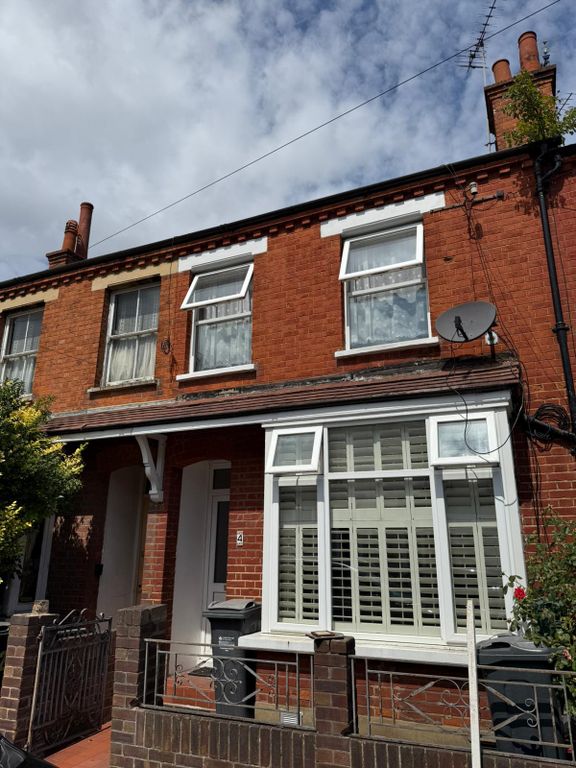Property photo 1 of 26 Spacious Five-Bedroom Freehold House With HMO Licence Â€“ Brentford, West London