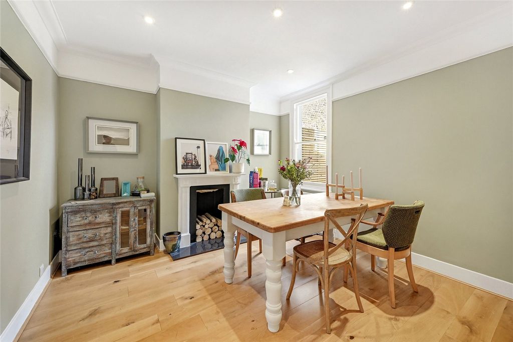 Property photo 3 of 14 Dining Room