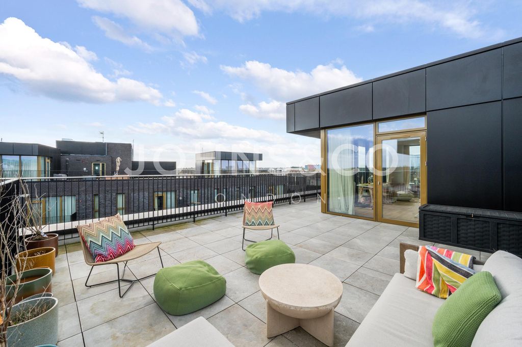 Property photo 2 of 24