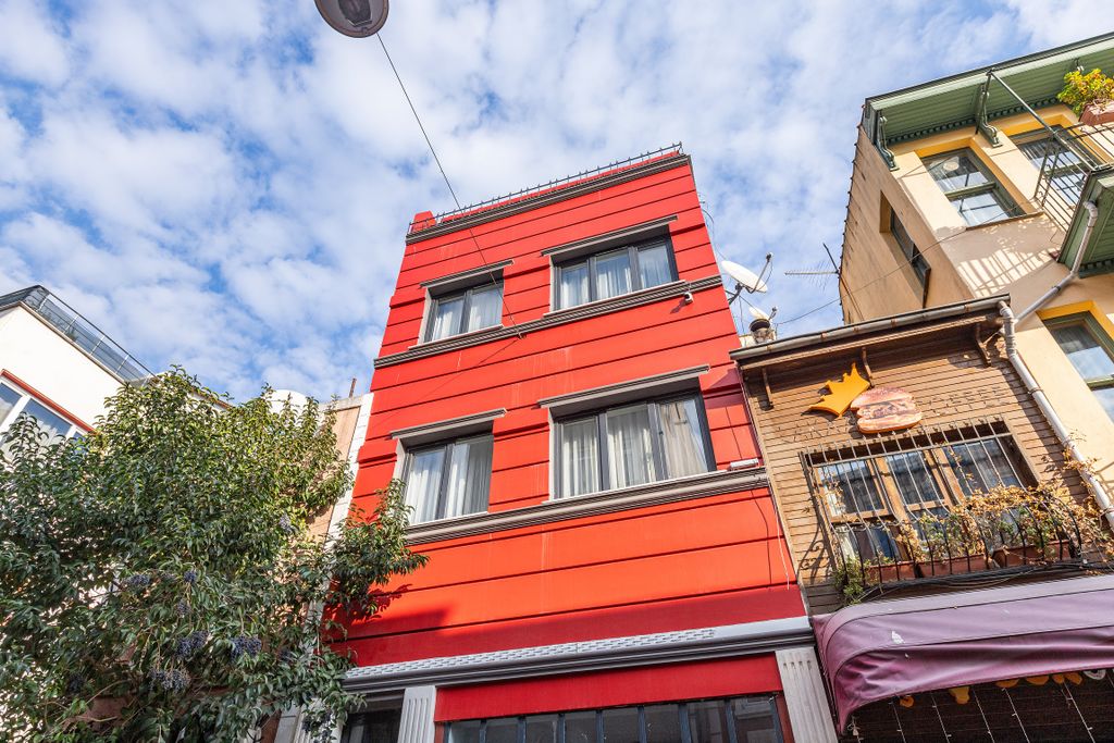 Property photo 2 of 18 Investment Property For Sale In Fatih, Istanbul - Three Storey Building With Shop