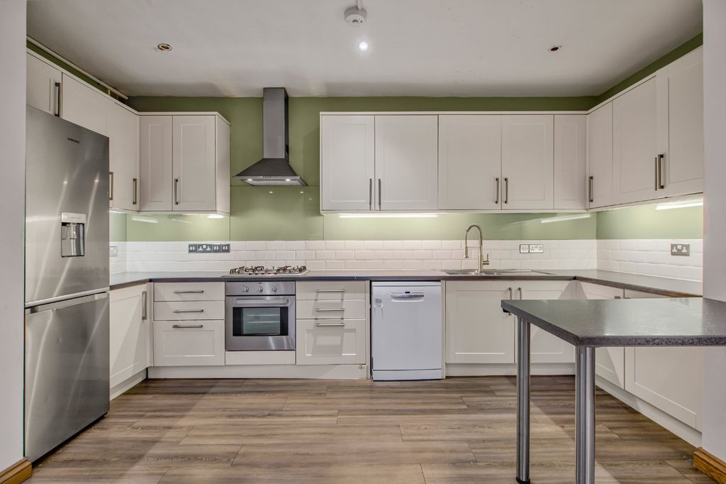 Property photo 3 of 21 Picture 3