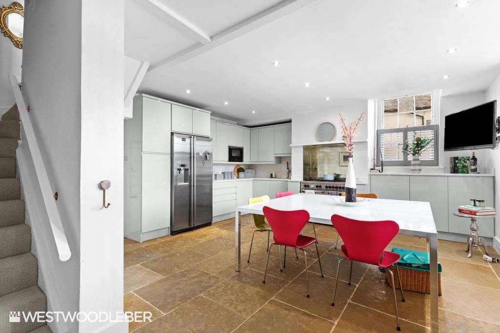 Property photo 2 of 29 Thesquare_1.Jpg