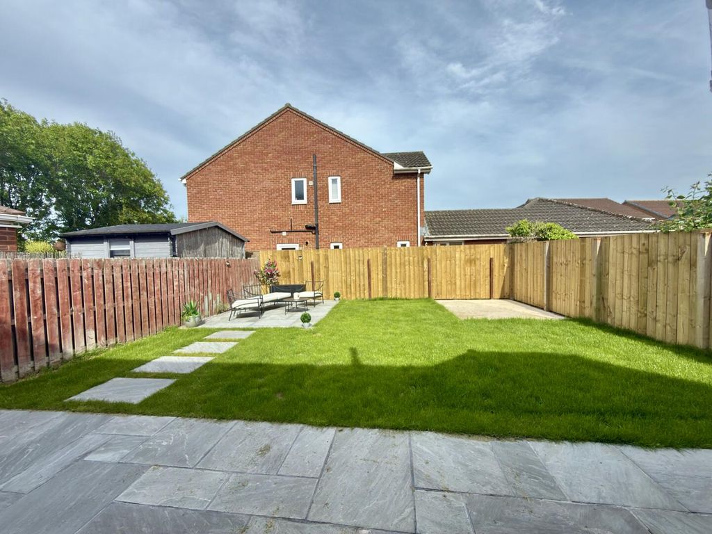 Property photo 3 of 7 Externally