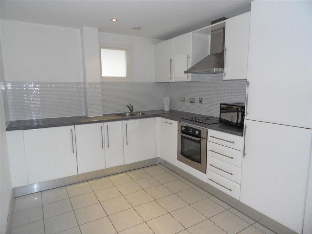 Property photo 2 of 9 Kitchen
