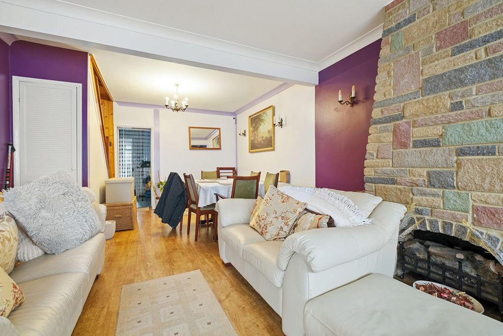 Property photo 2 of 11