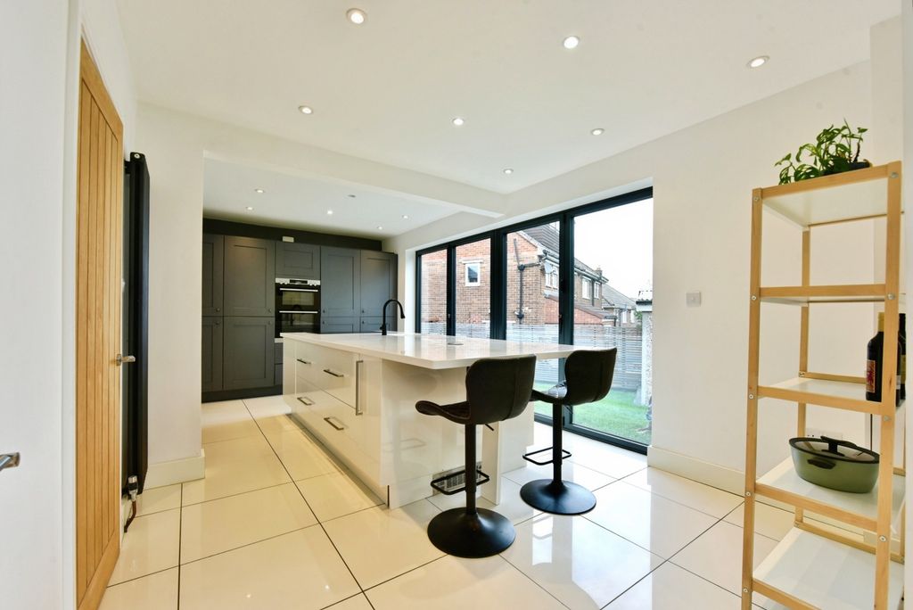Property photo 2 of 22 Pbox-Img.Jpg