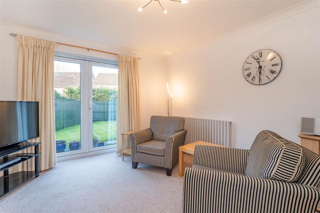 Property photo 2 of 30 Lounge