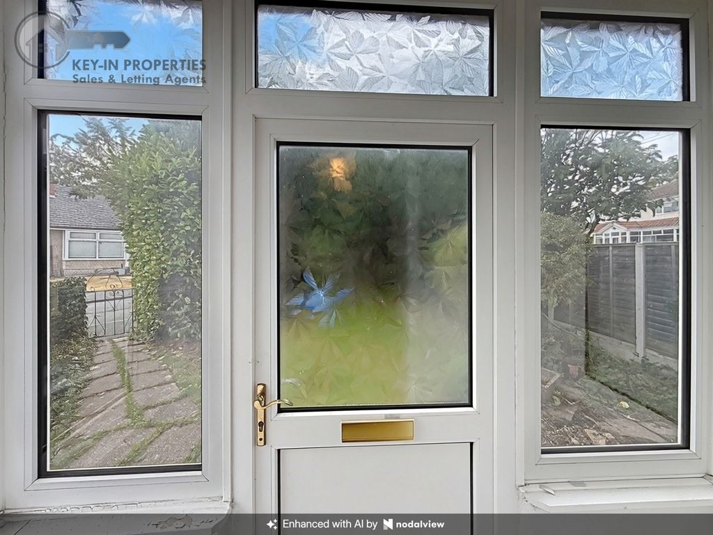 Property photo 2 of 20 8-Thorn-Ave-Bd9 00010