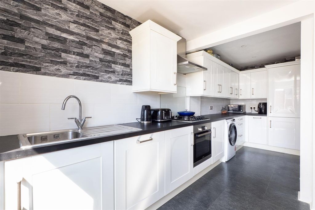 Property photo 2 of 10 Sg-011.Jpg