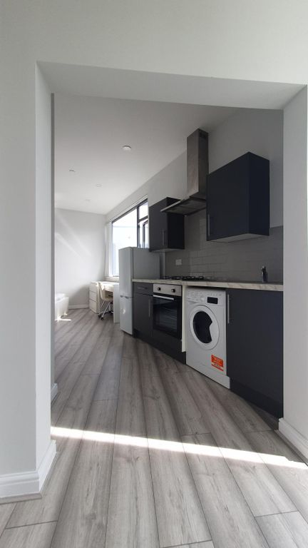 Property photo 1 of 15 Student Studio Flat To Rent