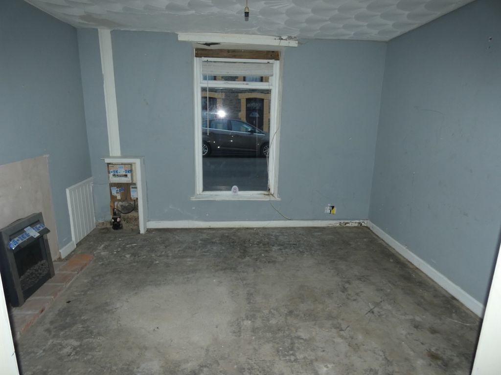 Property photo 2 of 7 Front Lounge