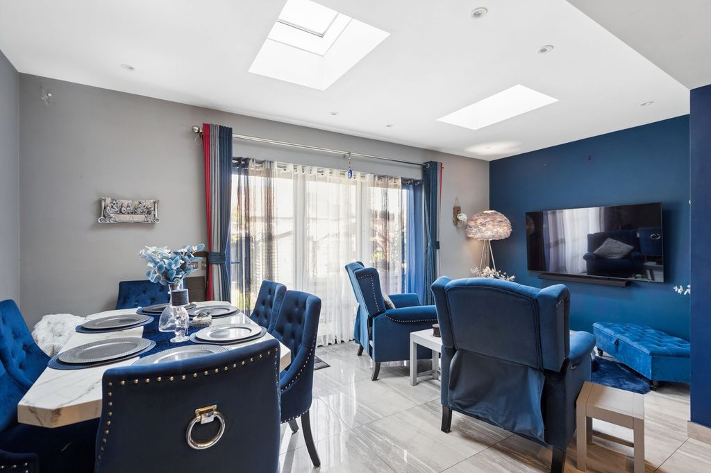 Property photo 2 of 17 Open Plan Living / Dining Area