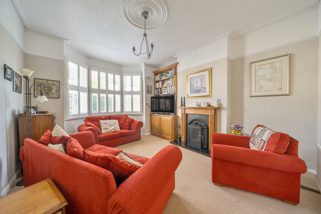 Property photo 2 of 18 Sitting Room