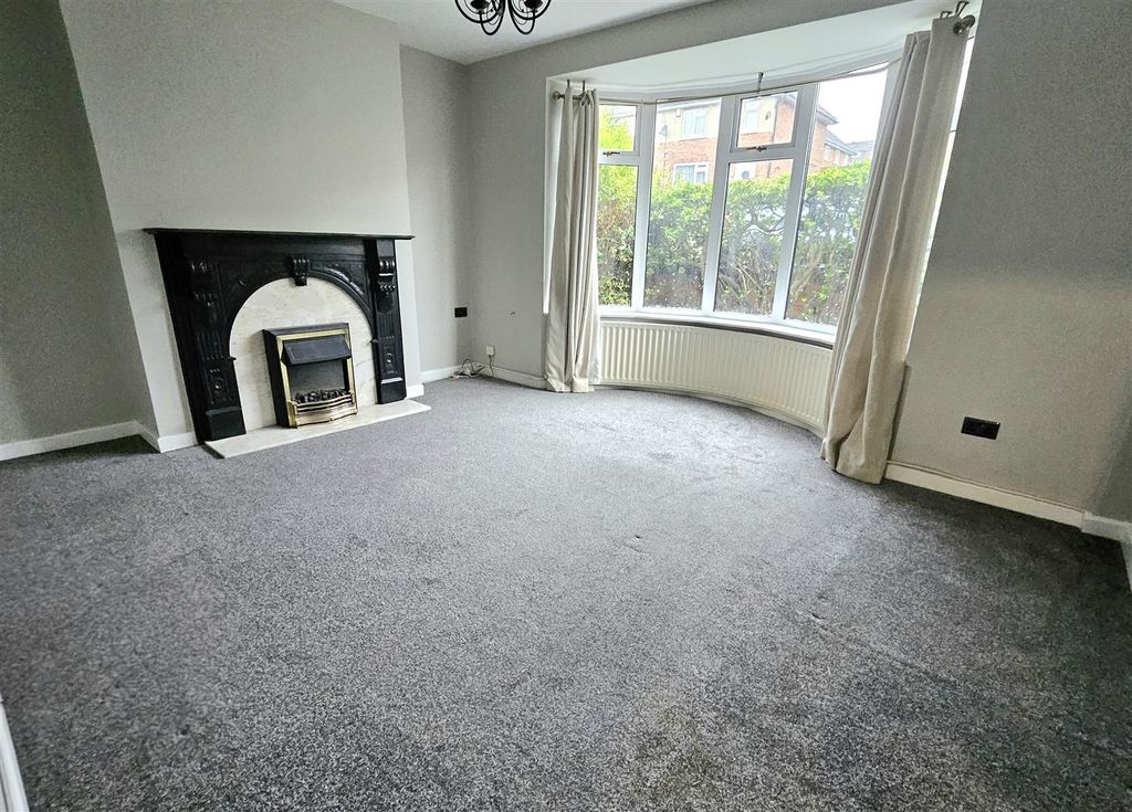 Property photo 2 of 10 Lounge
