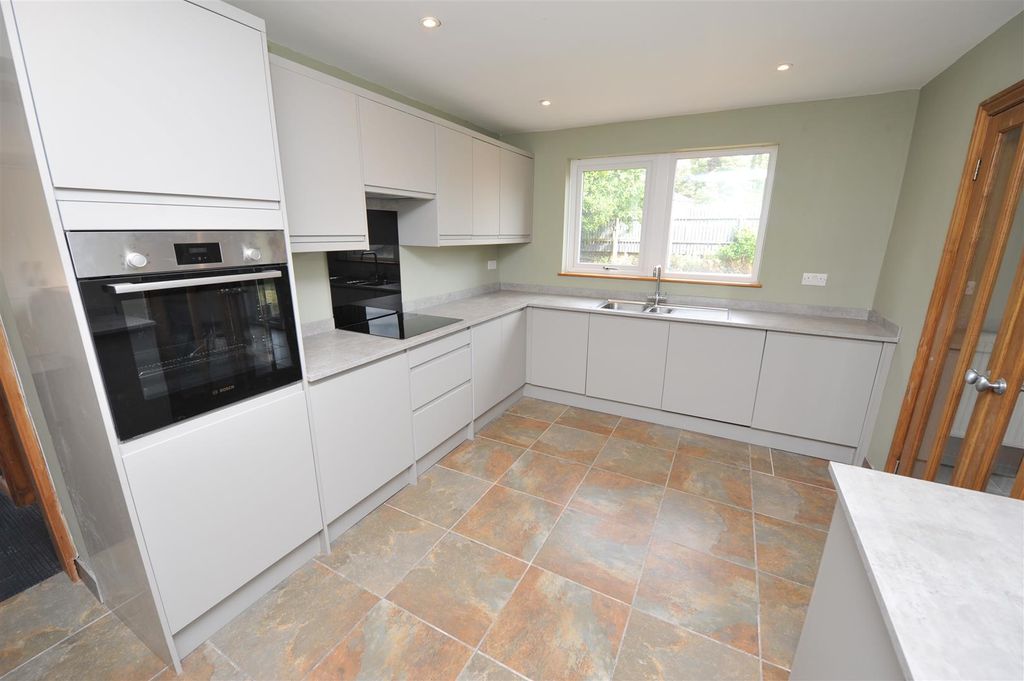 Property photo 2 of 33