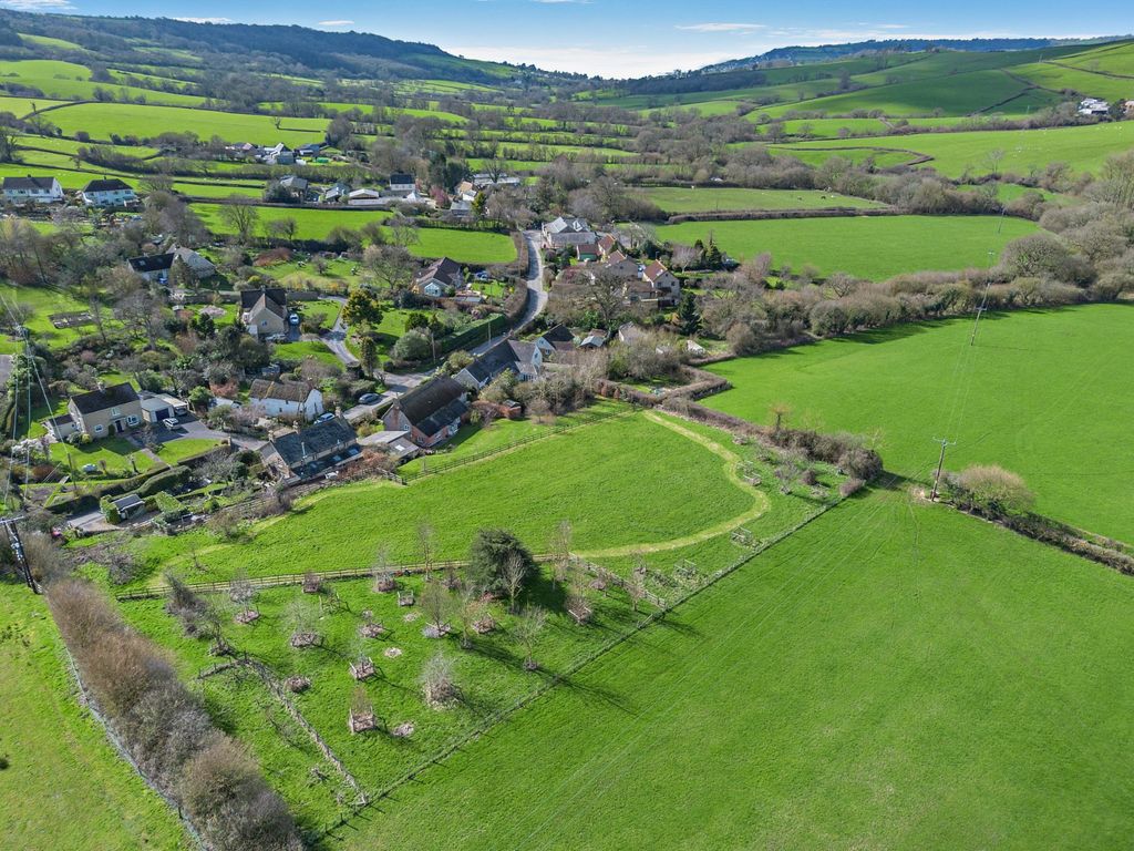 Property photo 2 of 22 Paddock