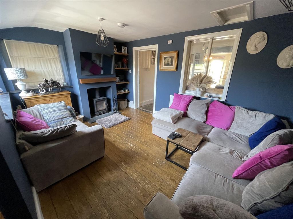 Property photo 2 of 12