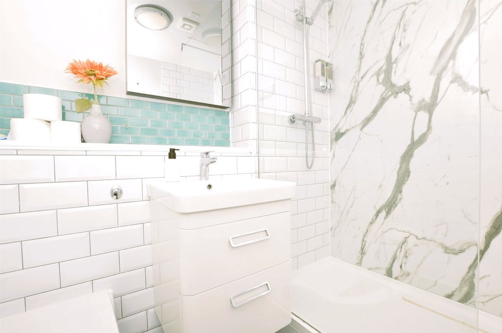 Property photo 3 of 12 Bathroom