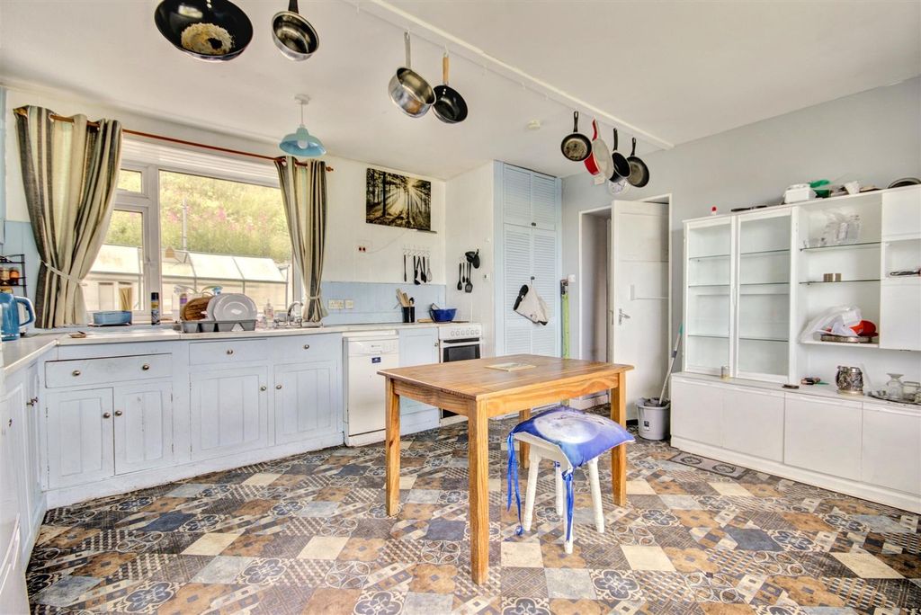 Property photo 3 of 22 Kitchen/Diner