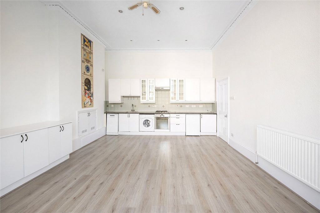 Property photo 3 of 6 Kitchen