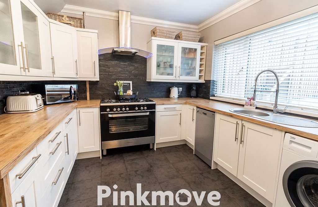 Property photo 3 of 26