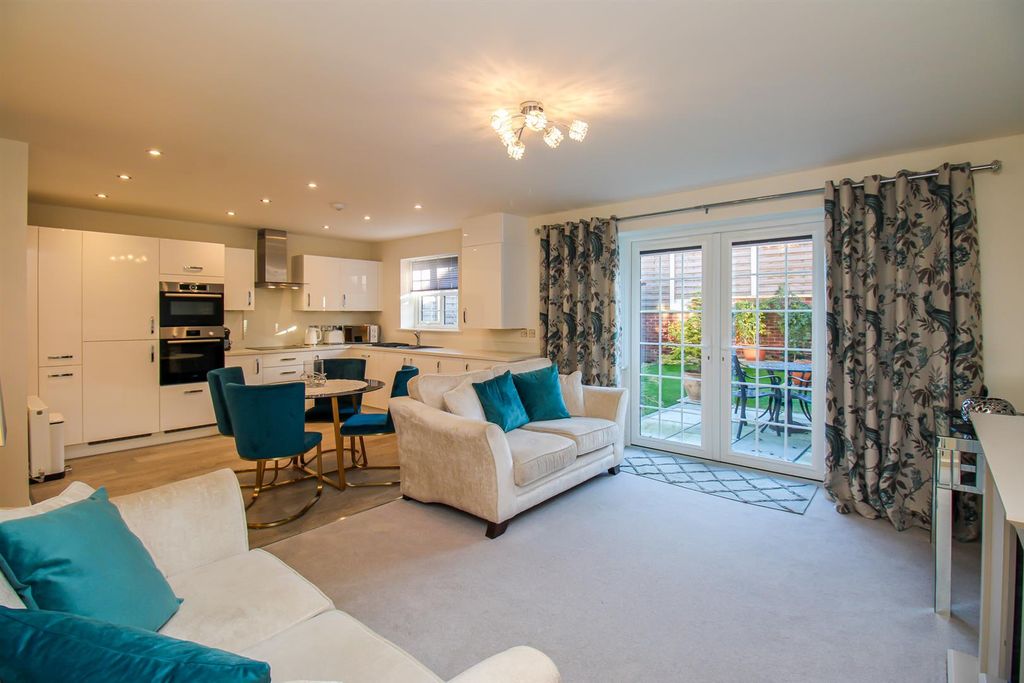 Property photo 2 of 13