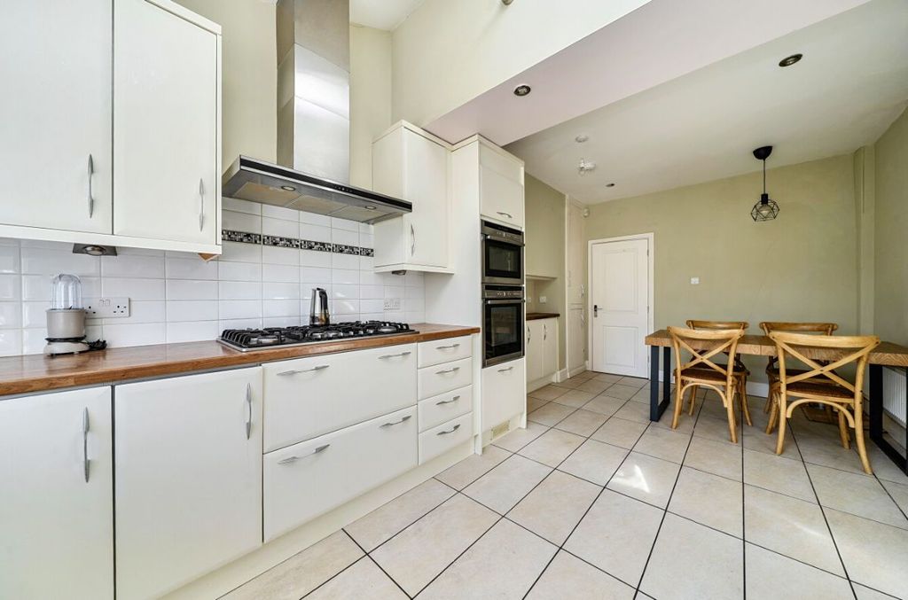 Property photo 2 of 24