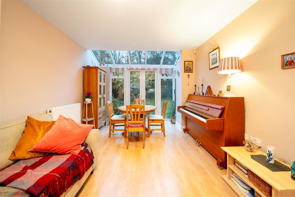 Property photo 3 of 18 Meadow Cresc-26.Jpg