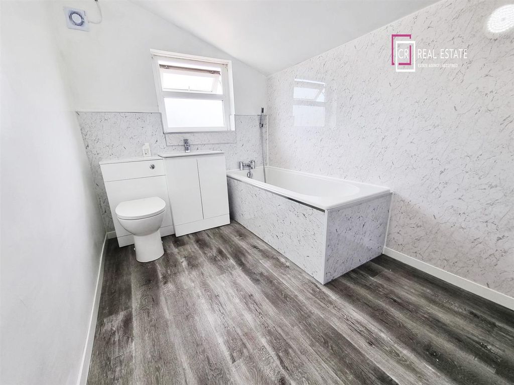 Property photo 3 of 8 Bathroom