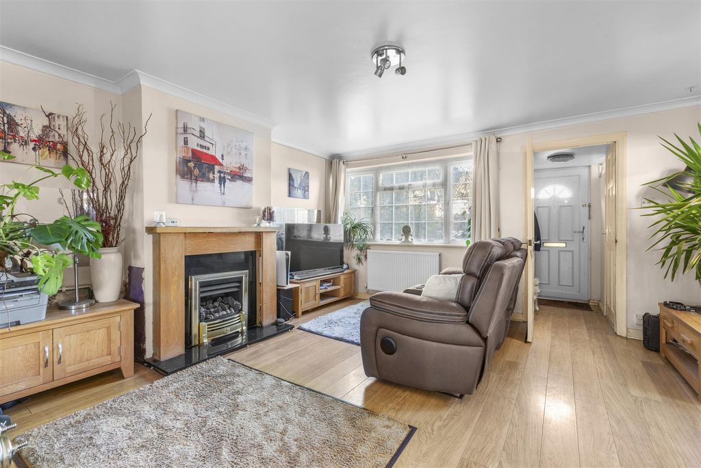 Property photo 3 of 16 35 Deangarden Rise, Hp11 1Rf-5.Jpg