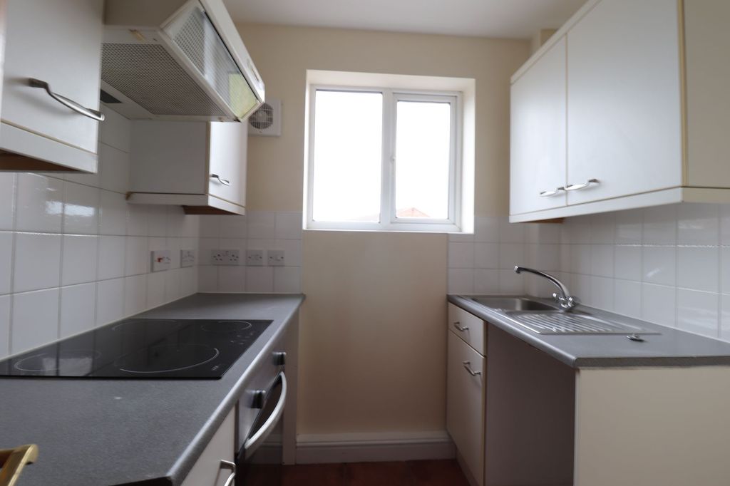 Property photo 3 of 6 Kitchen