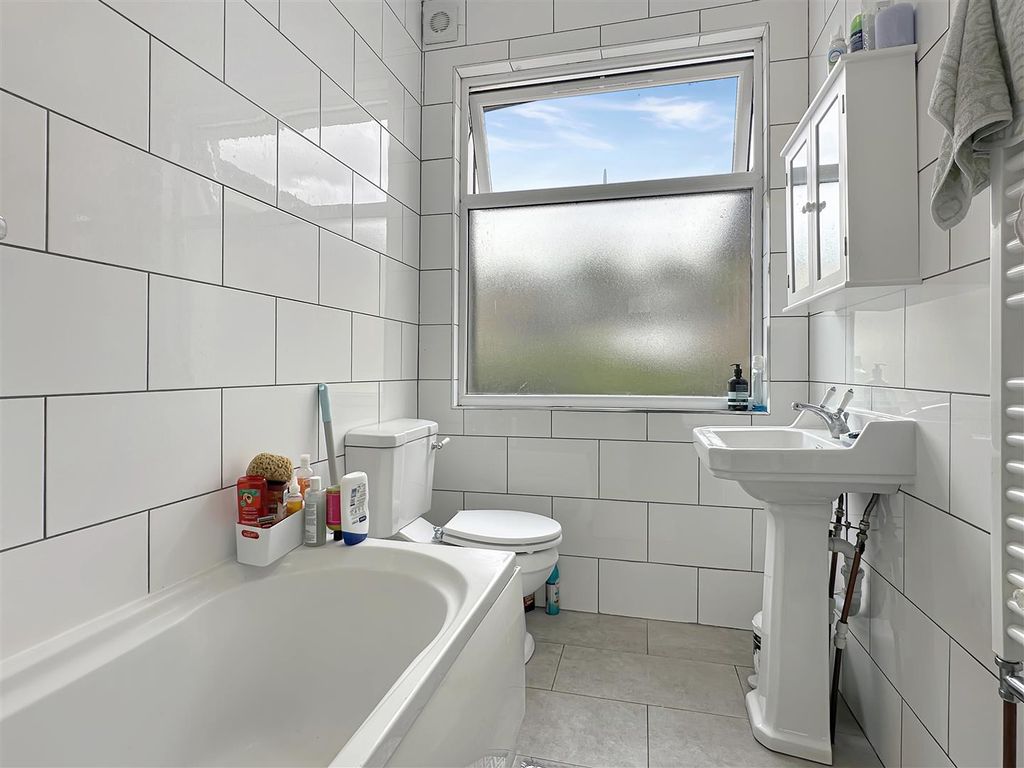 Property photo 2 of 10 Img (7).Jpg