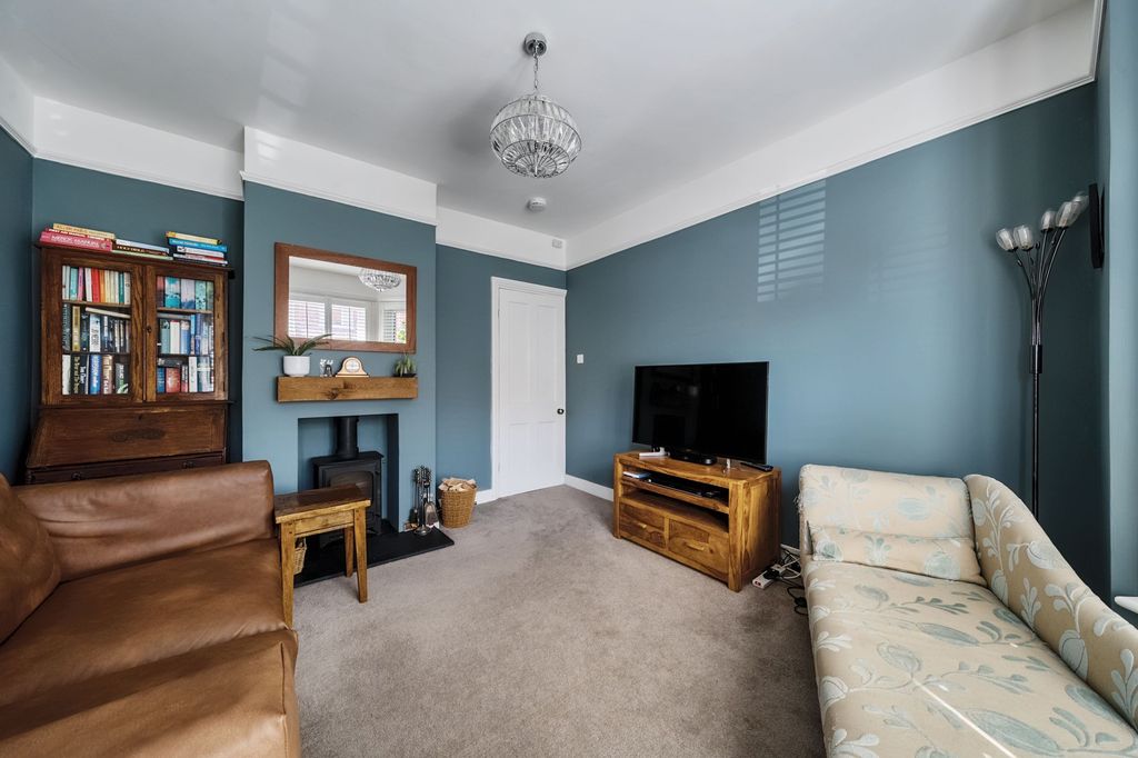 Property photo 2 of 28