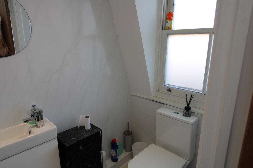 Property photo 2 of 28