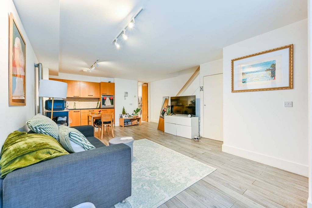 Property photo 3 of 10