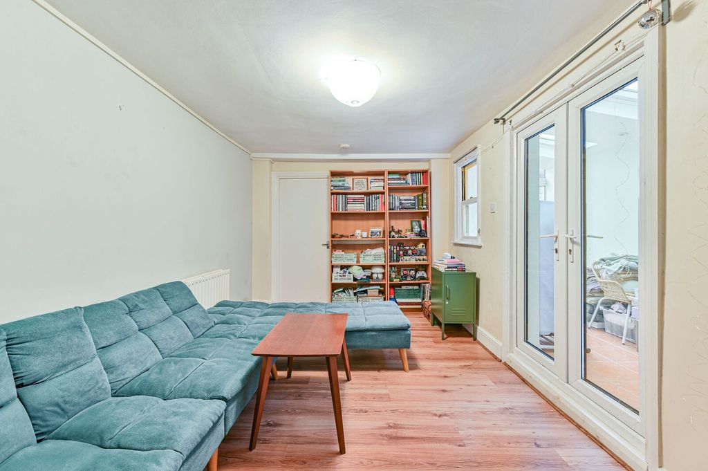 Property photo 2 of 6