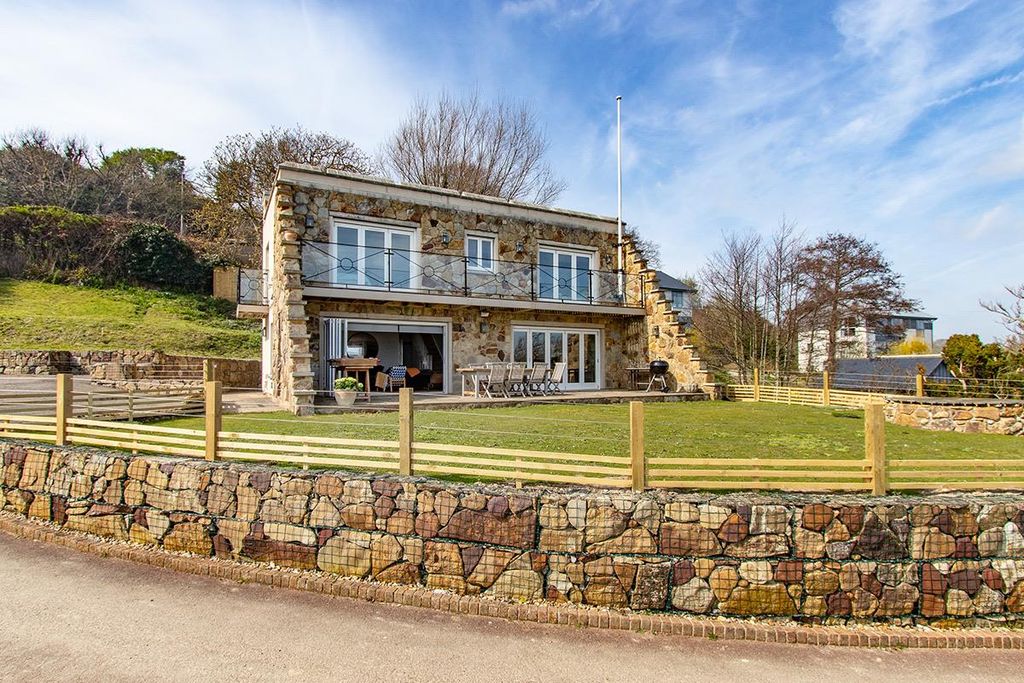 Property photo 1 of 23 0Fb84Ccb-18Db-4527-954E-347C5465C3C6