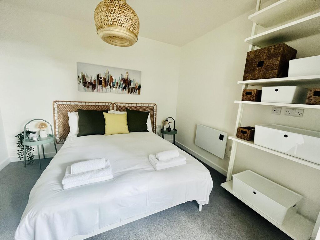 Property photo 3 of 6 214 Bed.Jpg