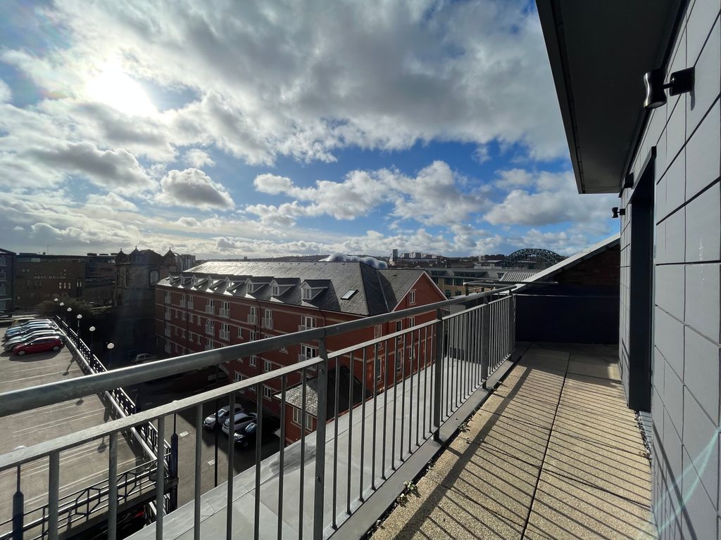 Property photo 2 of 21