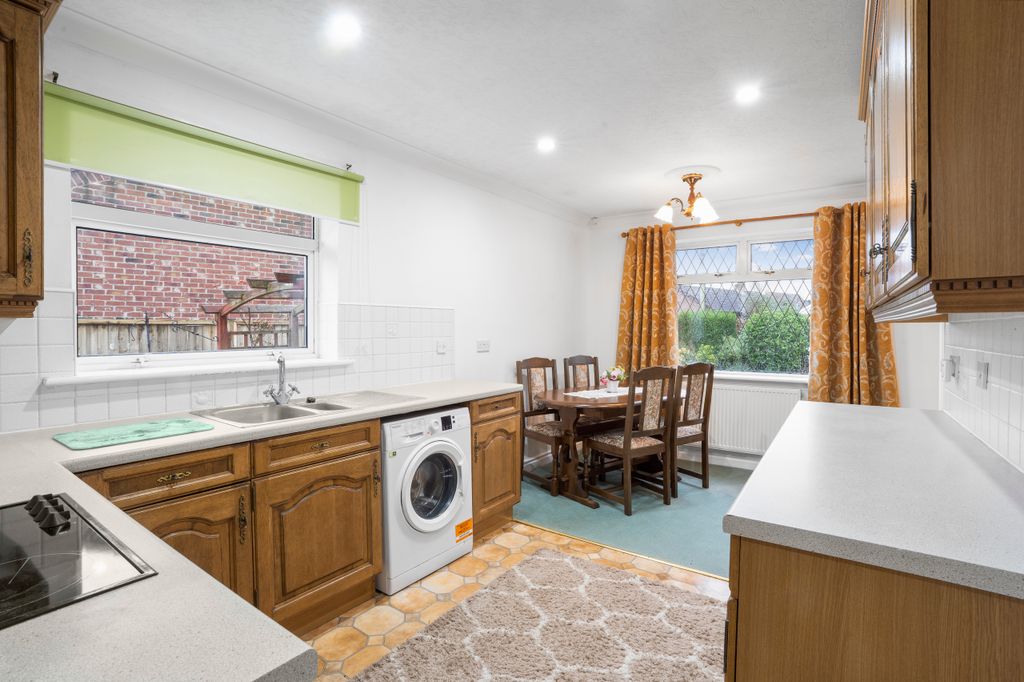 Property photo 3 of 12 Kitchen