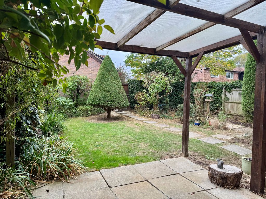 Property photo 2 of 12 Garden