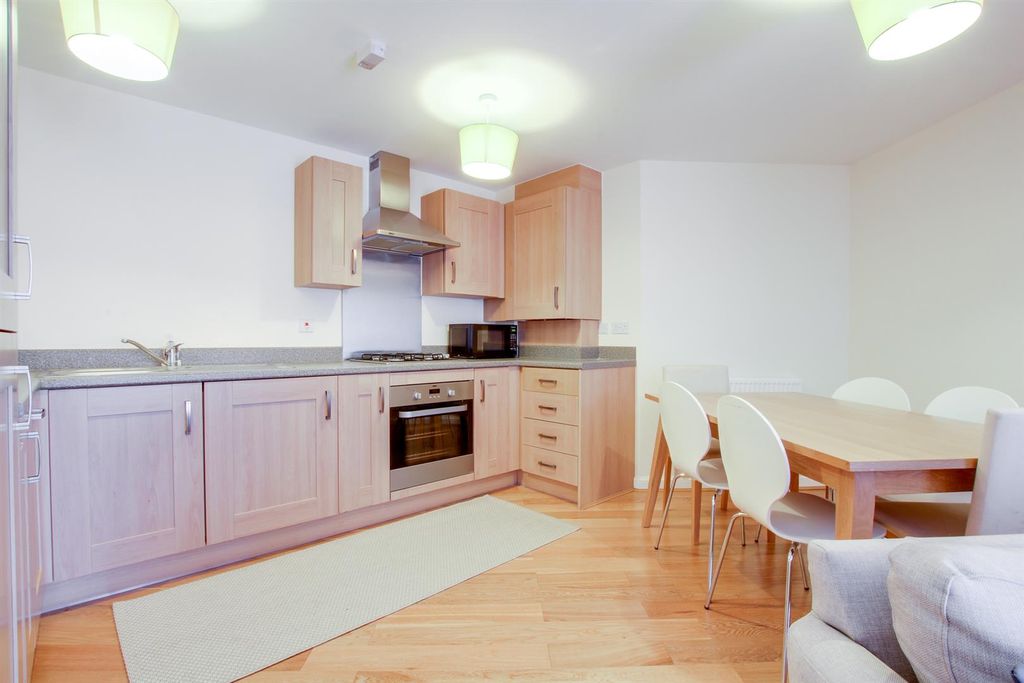 Property photo 3 of 12 Kitchen